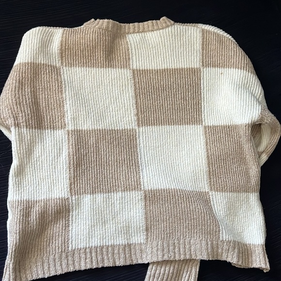 women’s crop sweater size medium checkerboard cream and tan - Picture 2 of 6